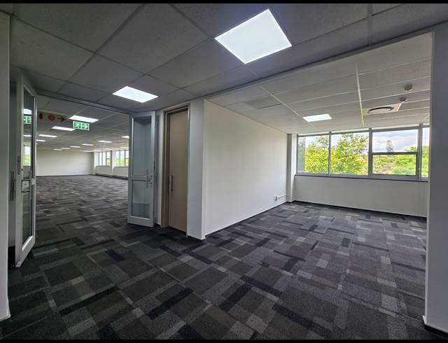 665M² OFFICE TO LET IN MAGALIESSIG